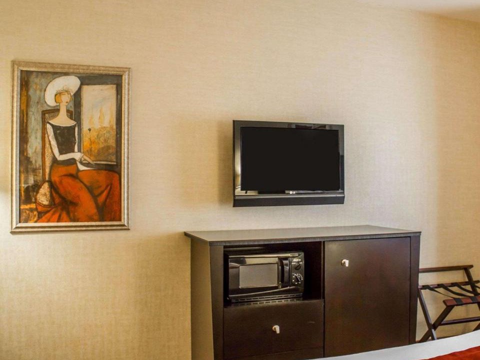 Edinboro Hotel | Comfort Suites Edinboro