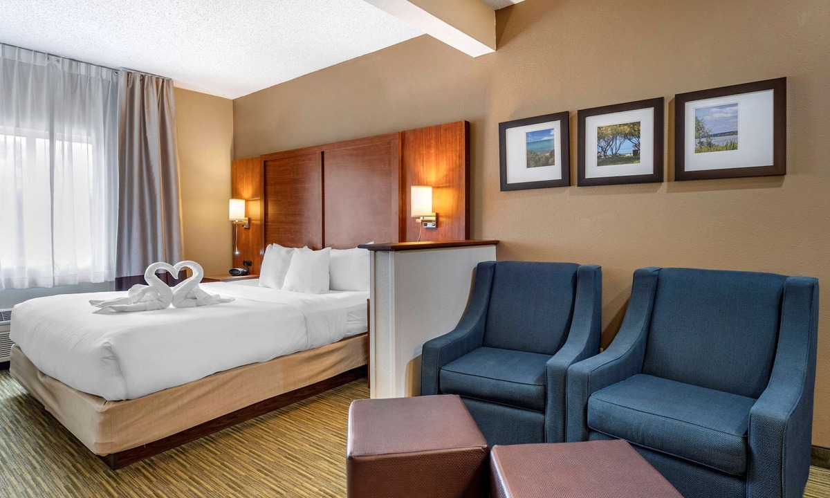 Elkhart Hotel | Comfort Suites Elkhart North