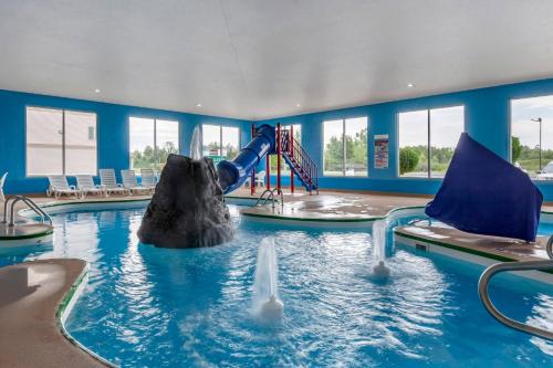 Escanaba Hotel | Comfort Suites Escanaba West