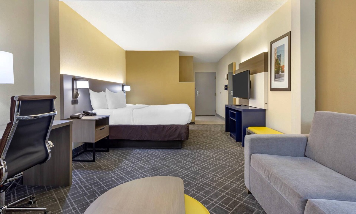 Winston - Salem Hotel | Comfort Suites Hanes Mall