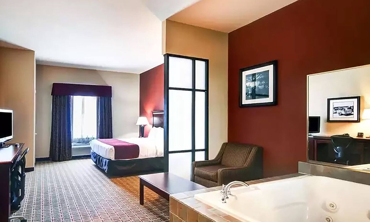 Fort Worth Hotel | Comfort Suites Lake Worth
