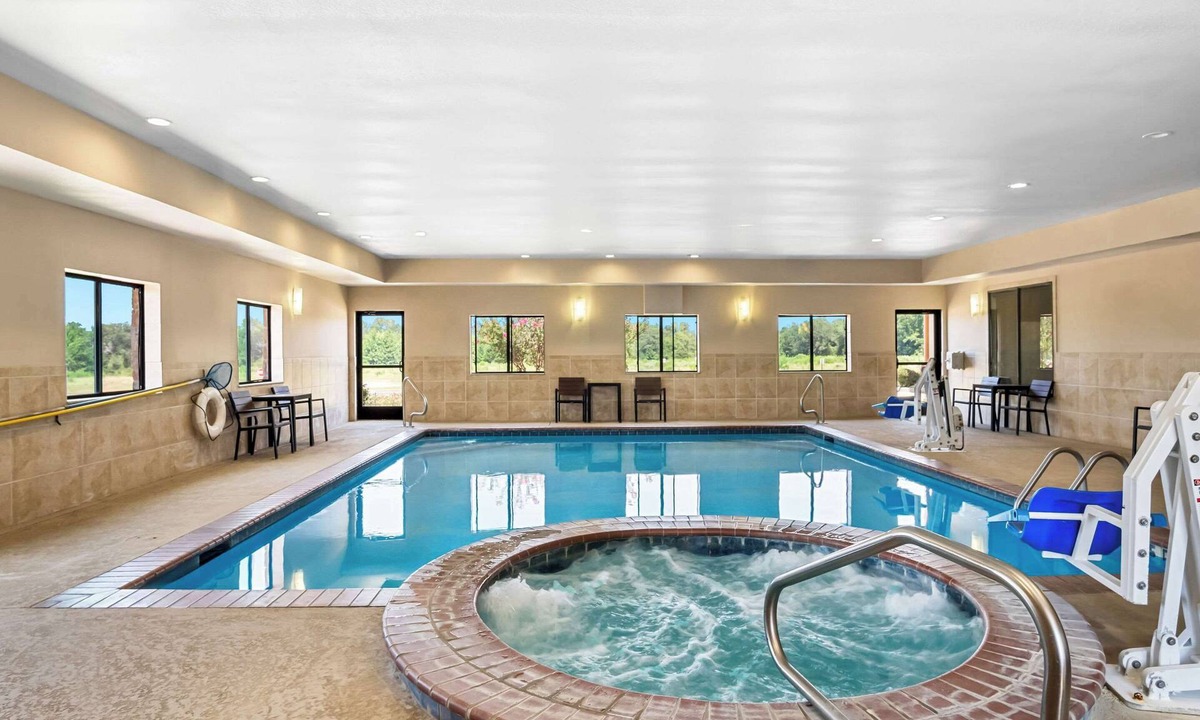 Lindale Hotel | Comfort Suites Lindale - Tyler North