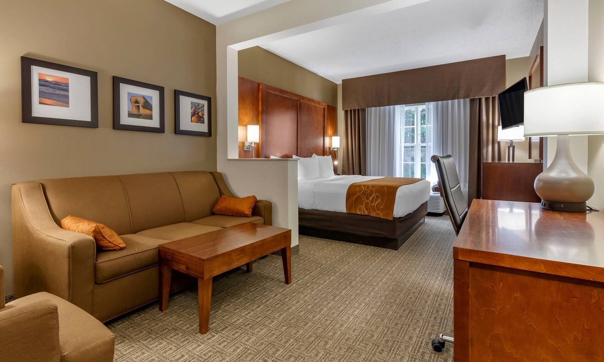 Marquette Hotel | Comfort Suites Marquette