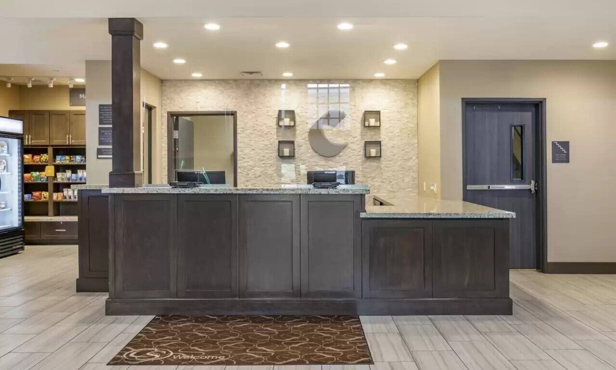 Barker Hotel | Comfort Suites Near Sam Houston Race Park