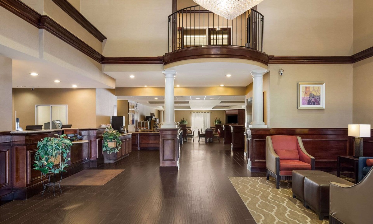 Monmouth Junction Hotel | Comfort Suites Near University