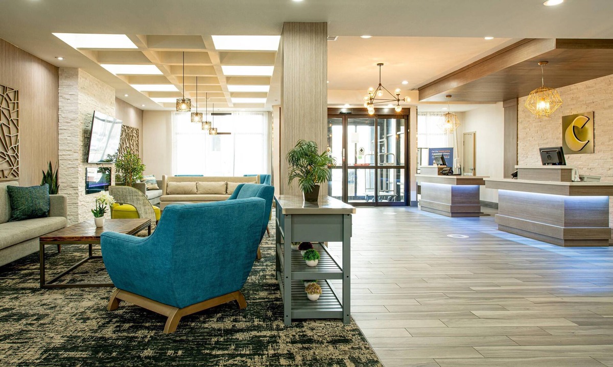 Lafayette Hotel | Comfort Suites Oil Center