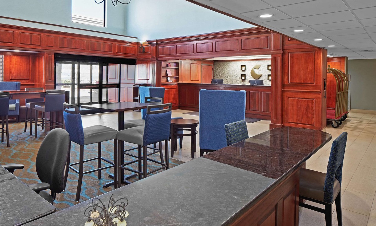 Skyland Hotel | Comfort Suites Outlet Center