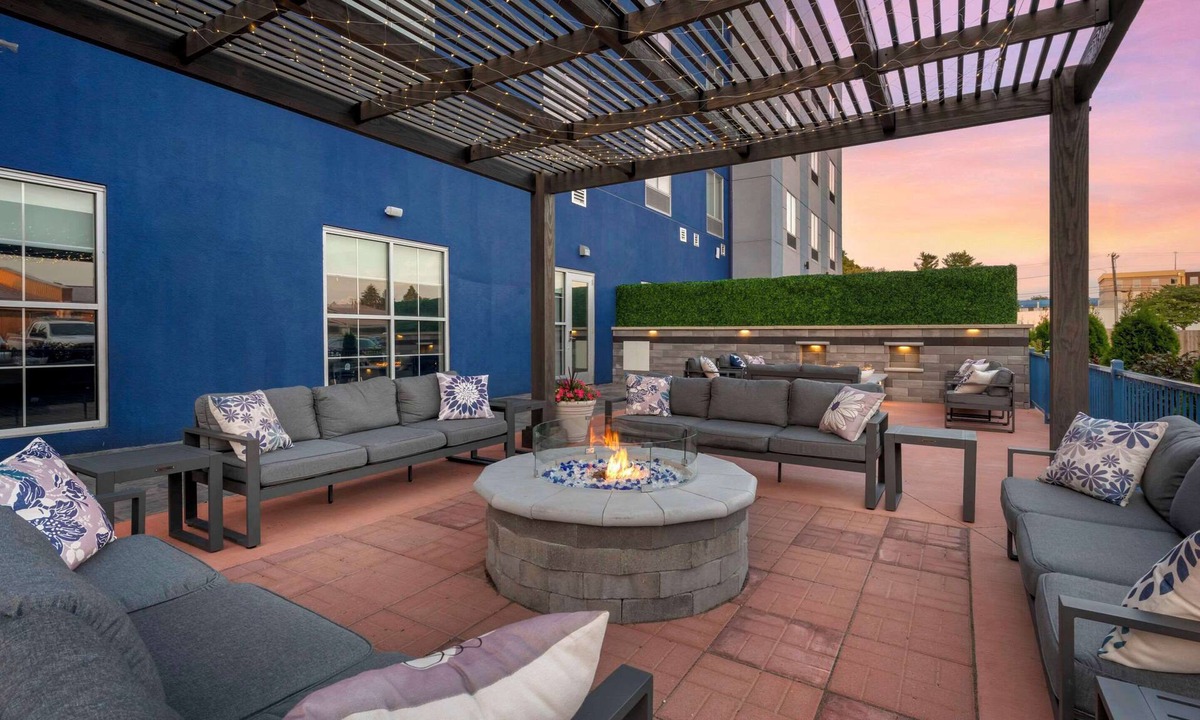 Richmond Hotel | Comfort Suites Richmond East