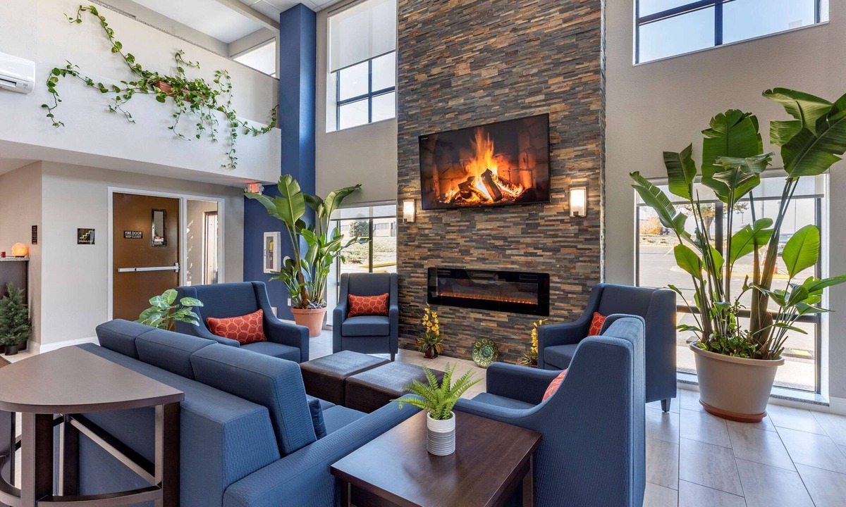 Sunset Hills Hotel | Comfort Suites St. Louis - Sunset Hills