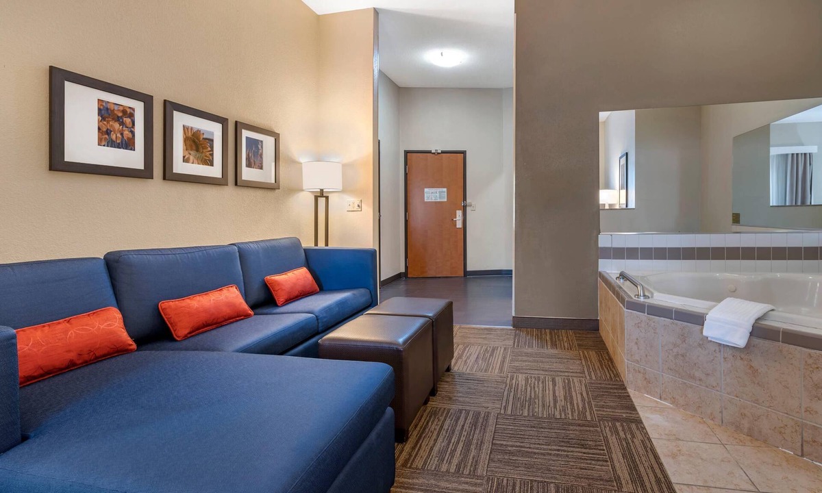 Urbana Hotel | Comfort Suites Urbana Champaign, University Area