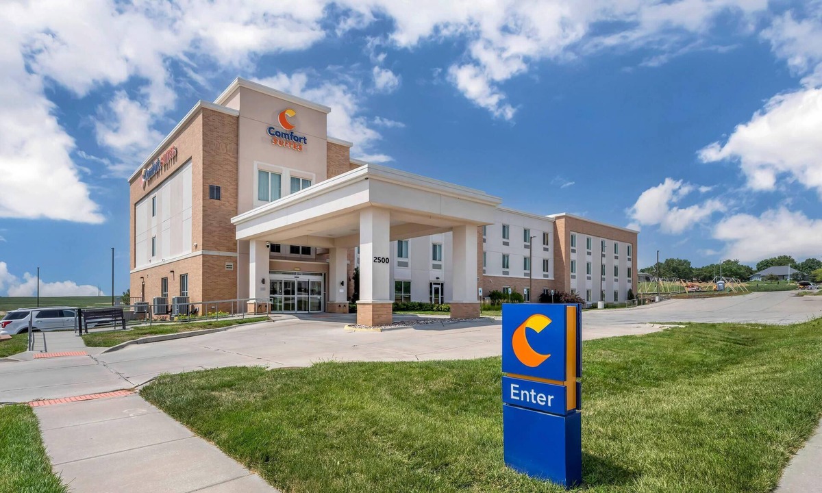 West Omaha Hotel | Comfort Suites West Omaha
