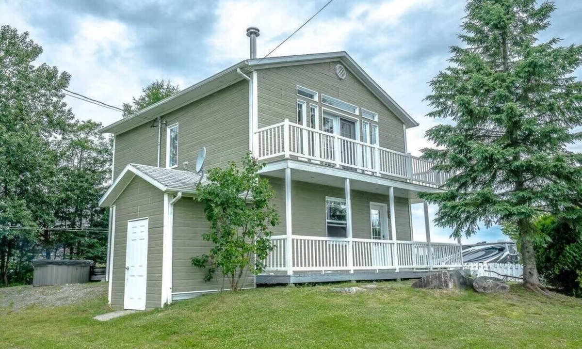 Lac-Frontiere House | Comfort with Lake View | Chalet Lac-Frontiere