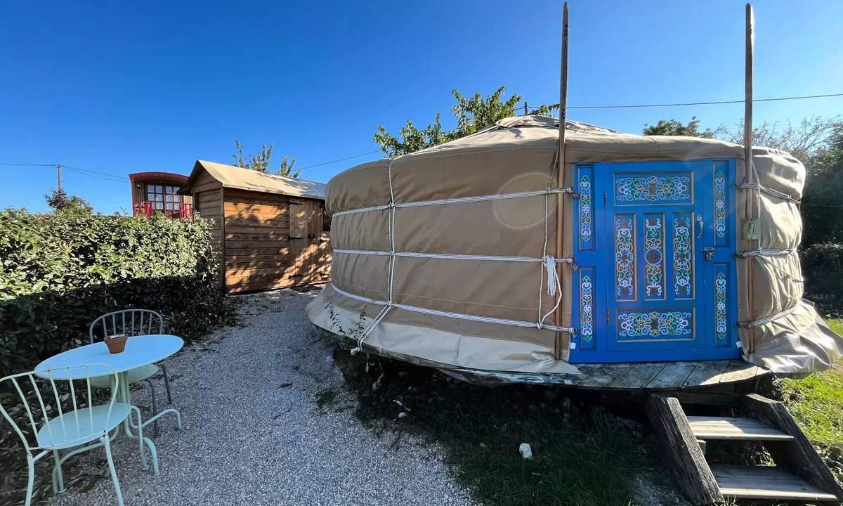 Chisseaux Cabin | Comfort yurt (28 m²) sleeps 4