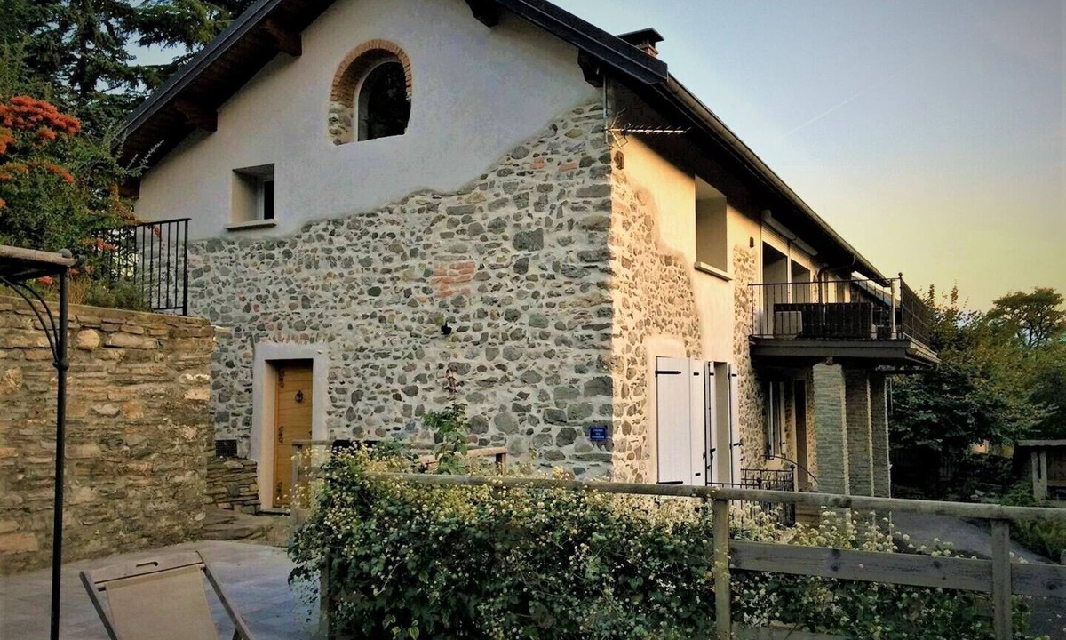 Saint-Pierre-d'Albigny House | Comfortable gite for couples