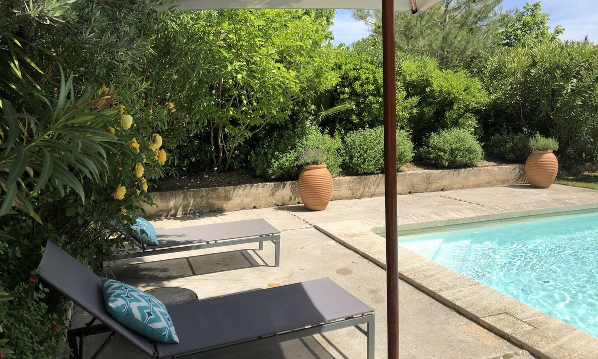 Villeneuve-les-Avignon Apartment | Comfortable designer studio in quiet Provence, a stone's throw from Avignon.