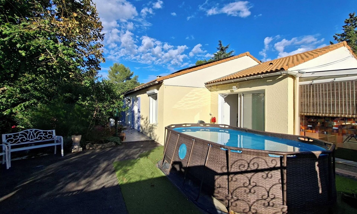 Villeneuve-les-Avignon Villa | Comfortable family villa with pool and air conditioning in Provence