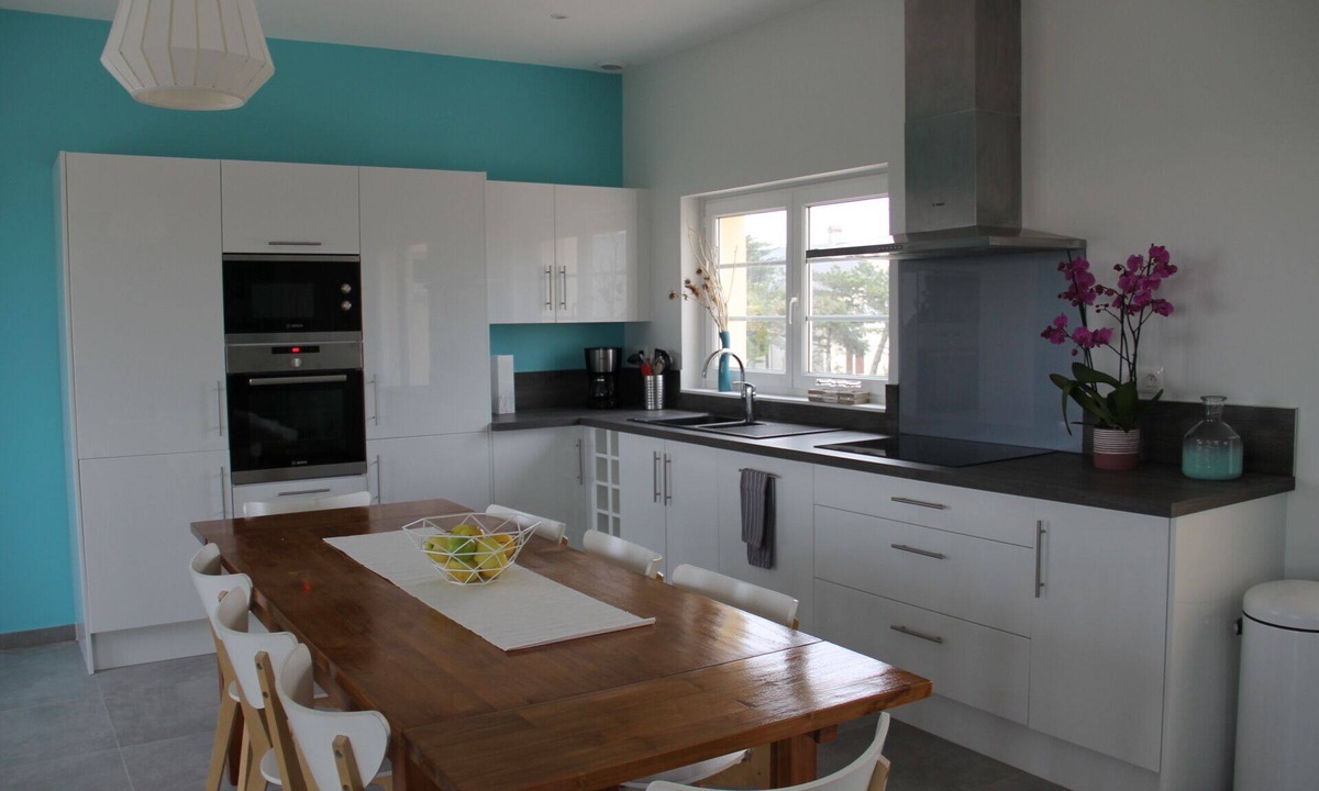 Saint-Germain-sur-Ay Hotel | Comfortable waterfront villa for 8 people