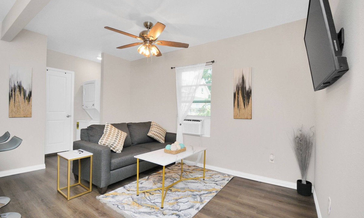 Northside House | Comfortable 1BR in Northside Long-Term Ready
