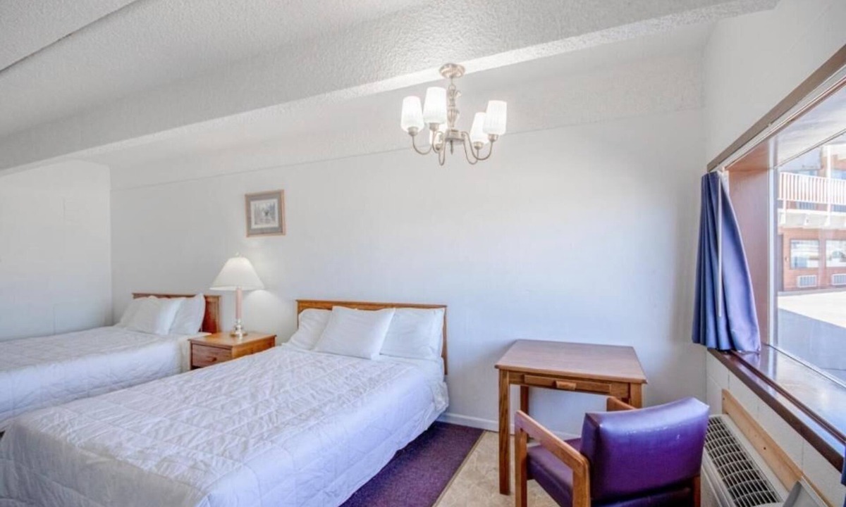 Osborne Hotel | Comfortable 2-Bedroom Unit w/Desk – Perfect for Working Travelers