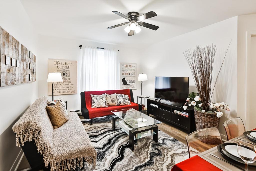 Lachine Apartment | Comfortable 2-BEDROOM APARTMENT - Free and plentiful PARKING - 10 minutes to AIRPORT and 15 minutes to DOWNTOWN Montreal - Near Popular Waterfront Restaurants - located in Beautiful Lachine