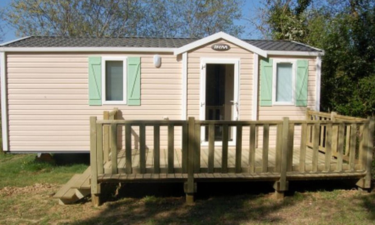Rives House | Comfortable 2-Bedroom Mobile Home with Terrace