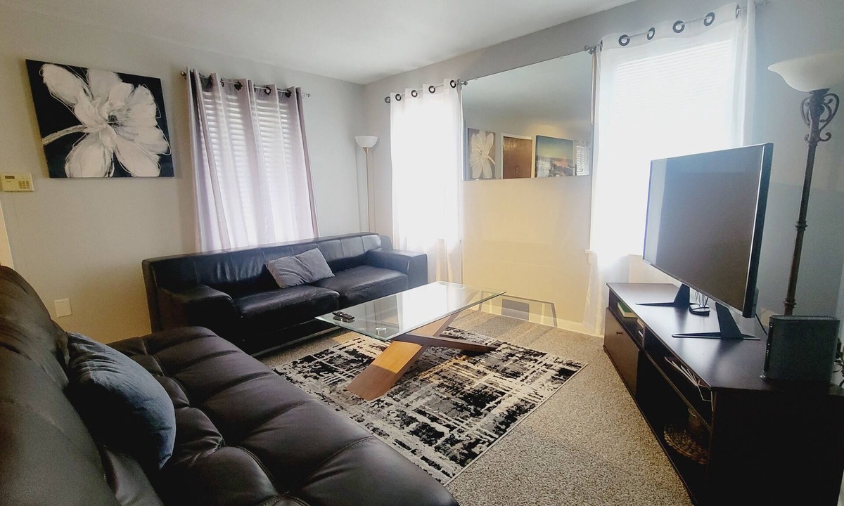 Brighton House | Comfortable 2 BR unit blocks from light Rail Train