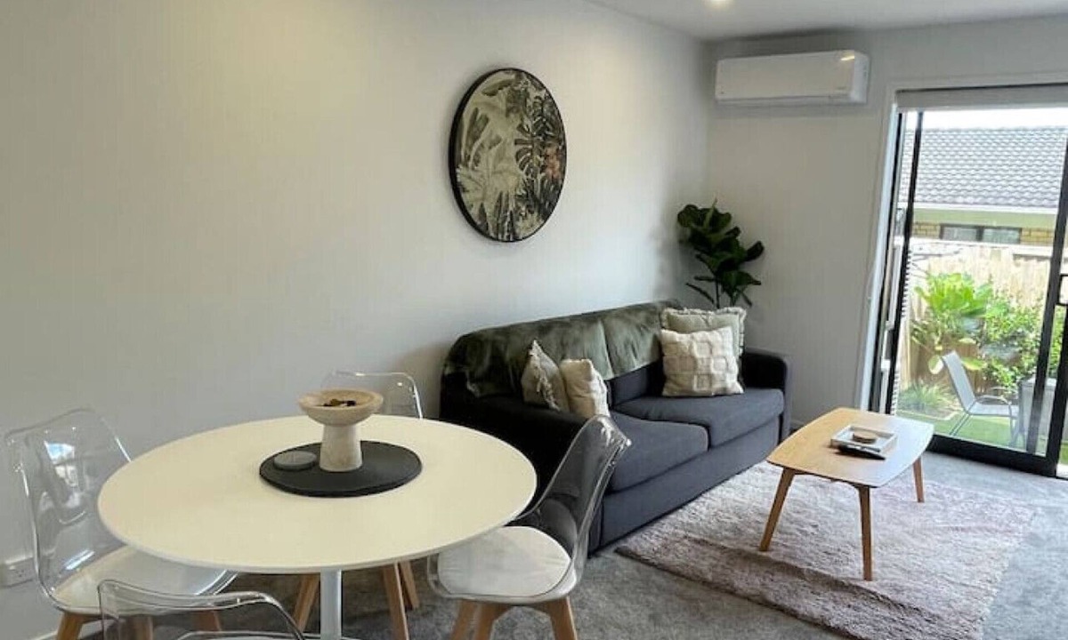 Henderson Apartment | Comfortable 2BR Home on Te Kanawa Crescent