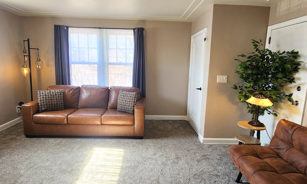 East Hillside Apartment | Comfortable 2BR Near Lakewalk with Private Entry & Parking