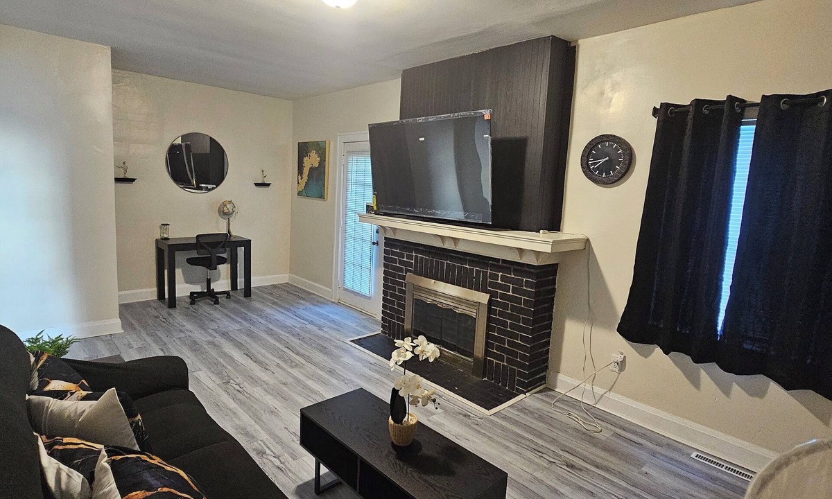 Danville House | Comfortable 2BR Newell Home Close to Restaurants & Shops
