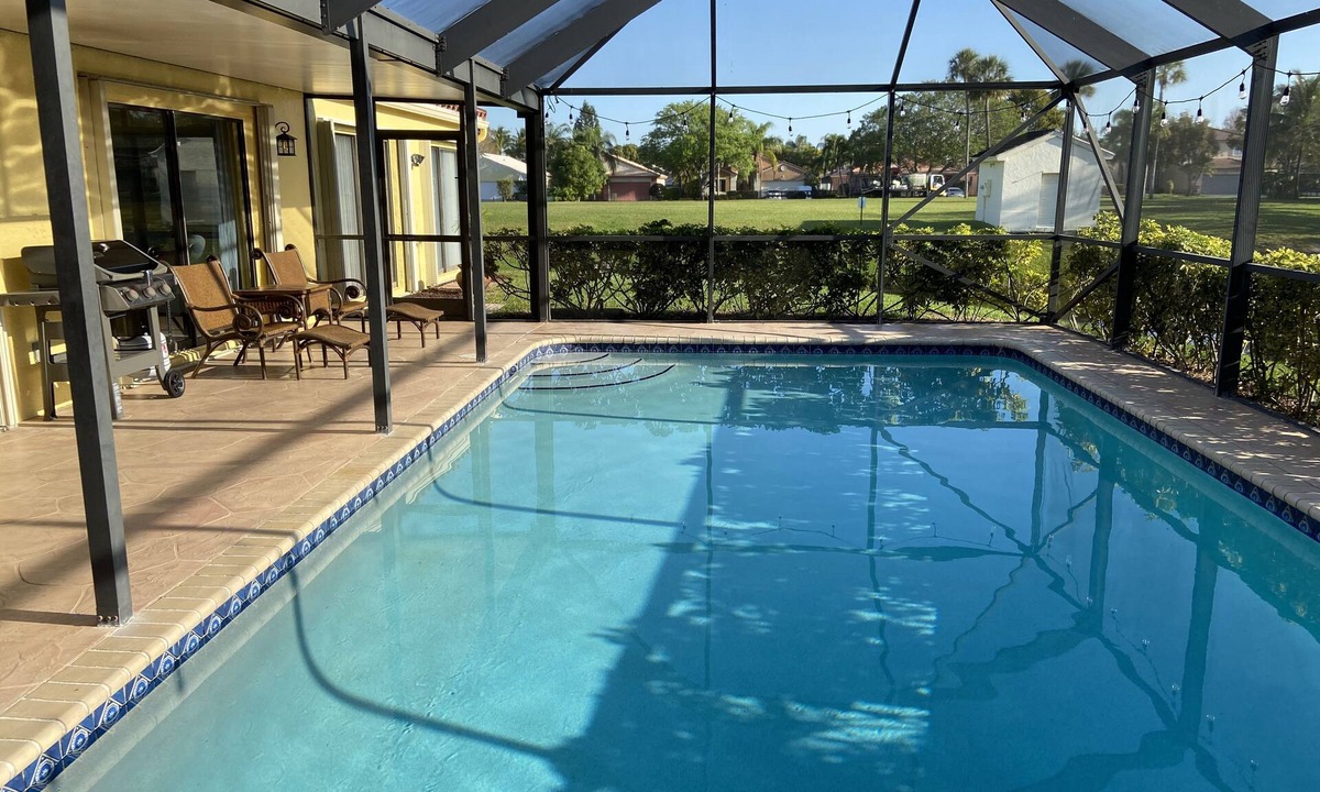 Deerfield Beach House | Comfortable 3-bedroom waterfront villa with heated pool