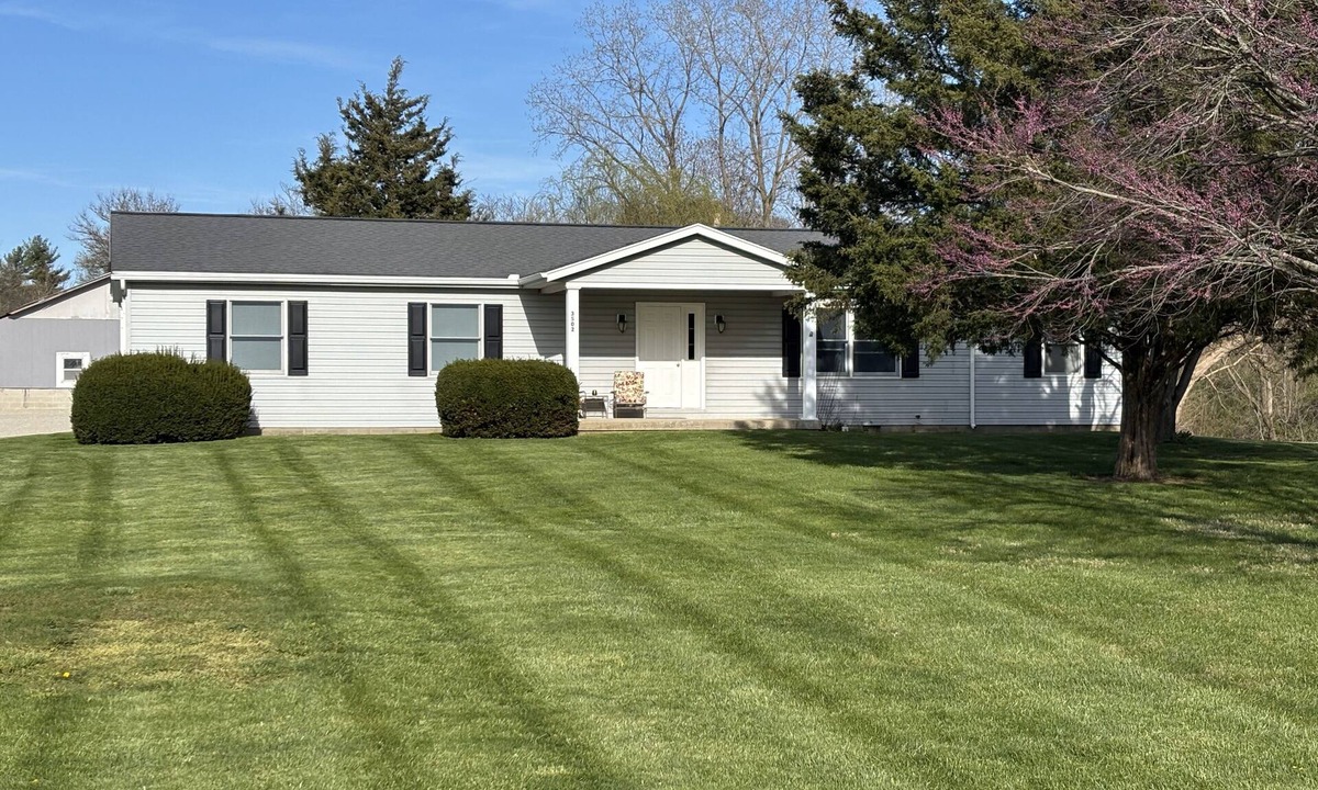 Xenia House | Comfortable 3 BR 2 full bath located between Xenia and Wilmington OH