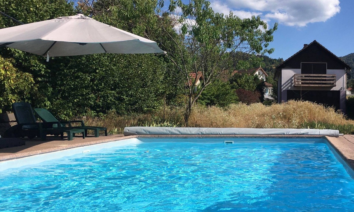 Le Thillot House | Comfortable 3* house with heated pool access in wooded grounds