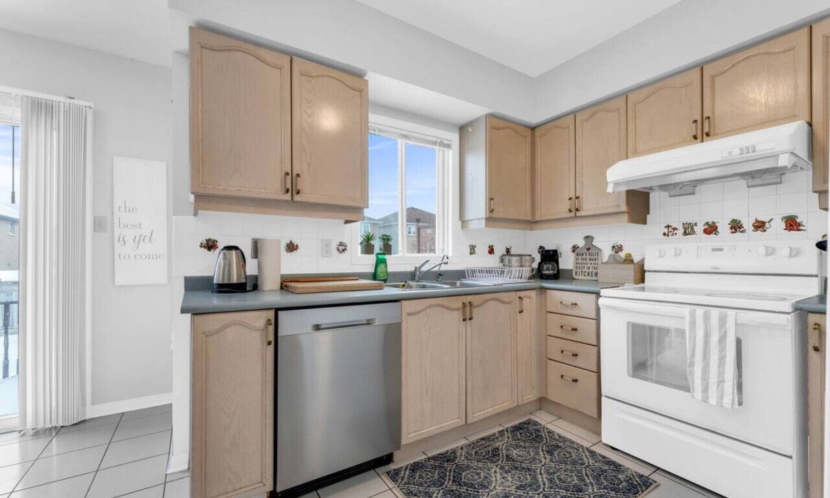 Richmond Hill House | Comfortable 4-Bedroom Retreat with Charming Patio