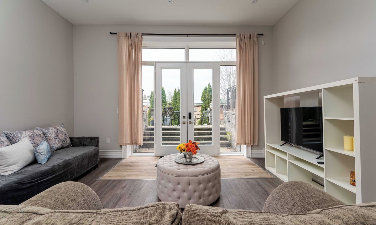 The Peanut Hotel | Comfortable 4 Bed Family Suite Near Parks