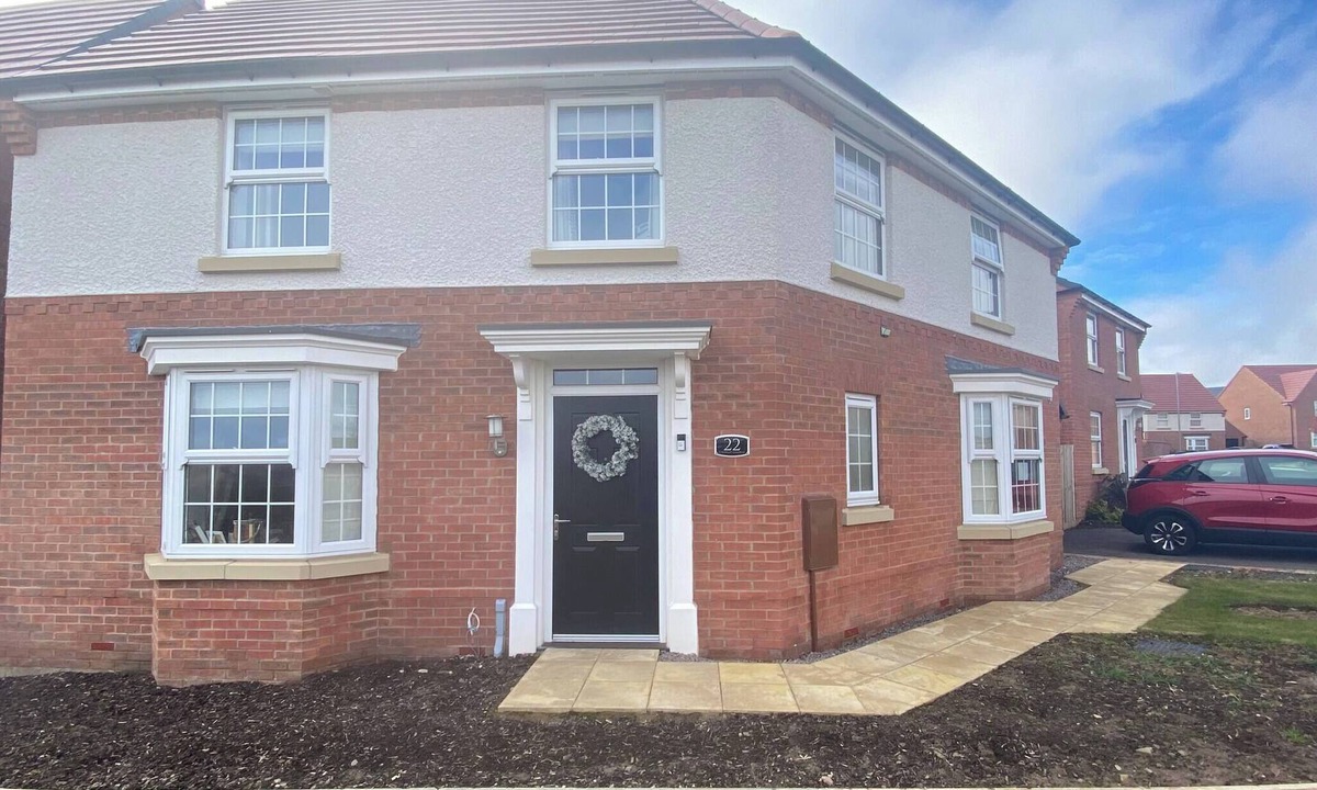 Grantham House | Comfortable 5 - Guest Abode - In Quiet Village