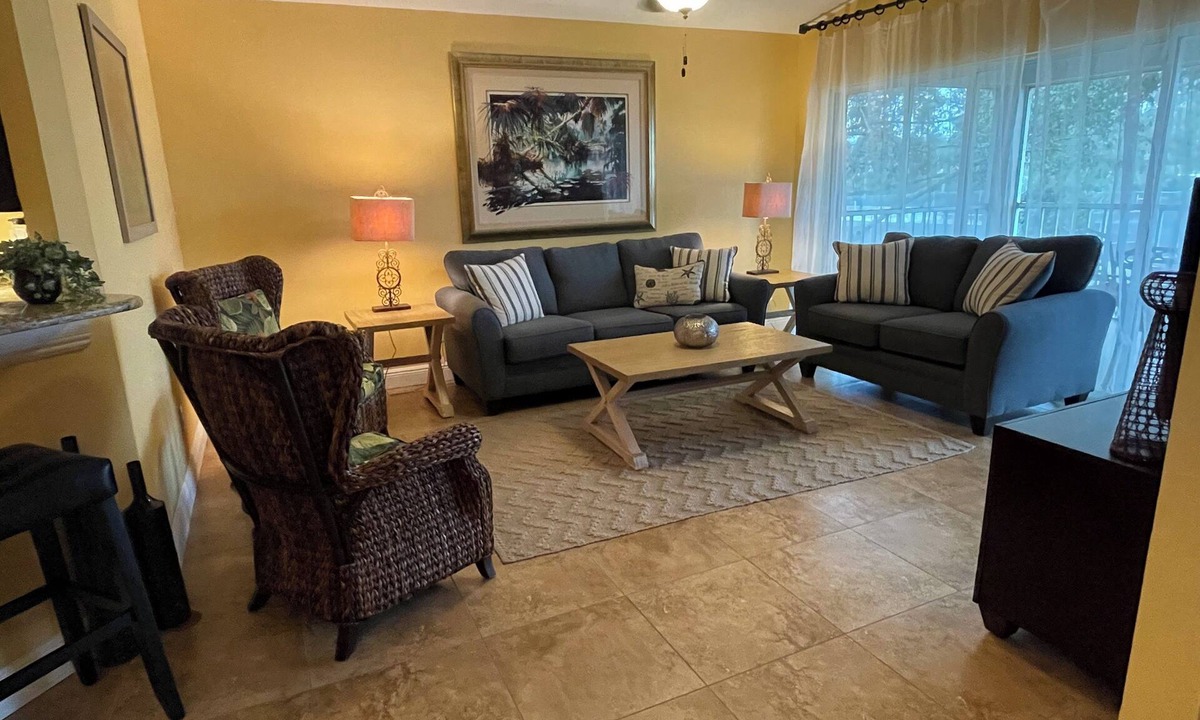 Naples Condo | Comfortable and Convenient condo with Laundry & a pool