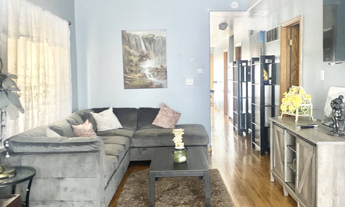 Blue Island Apartment | Comfortable and Cozy 3 bedroom