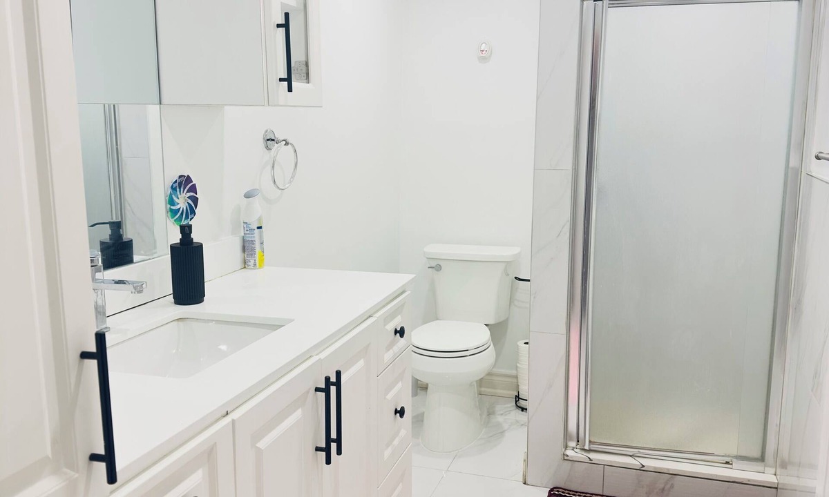 Curran Hall House | Comfortable and Cozy room 5 mins from Scarborough Town Centre