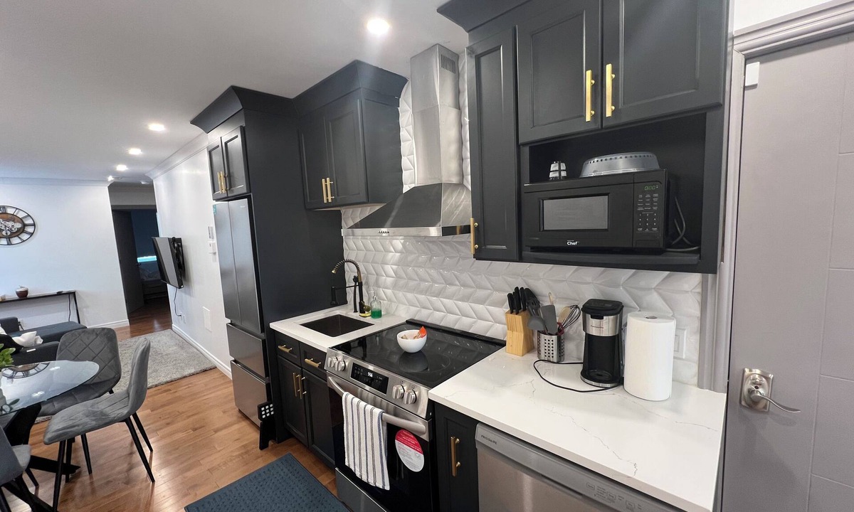 Laval Apartment | Comfortable and luxurious condo with parking! 5 minutes from Place Bell