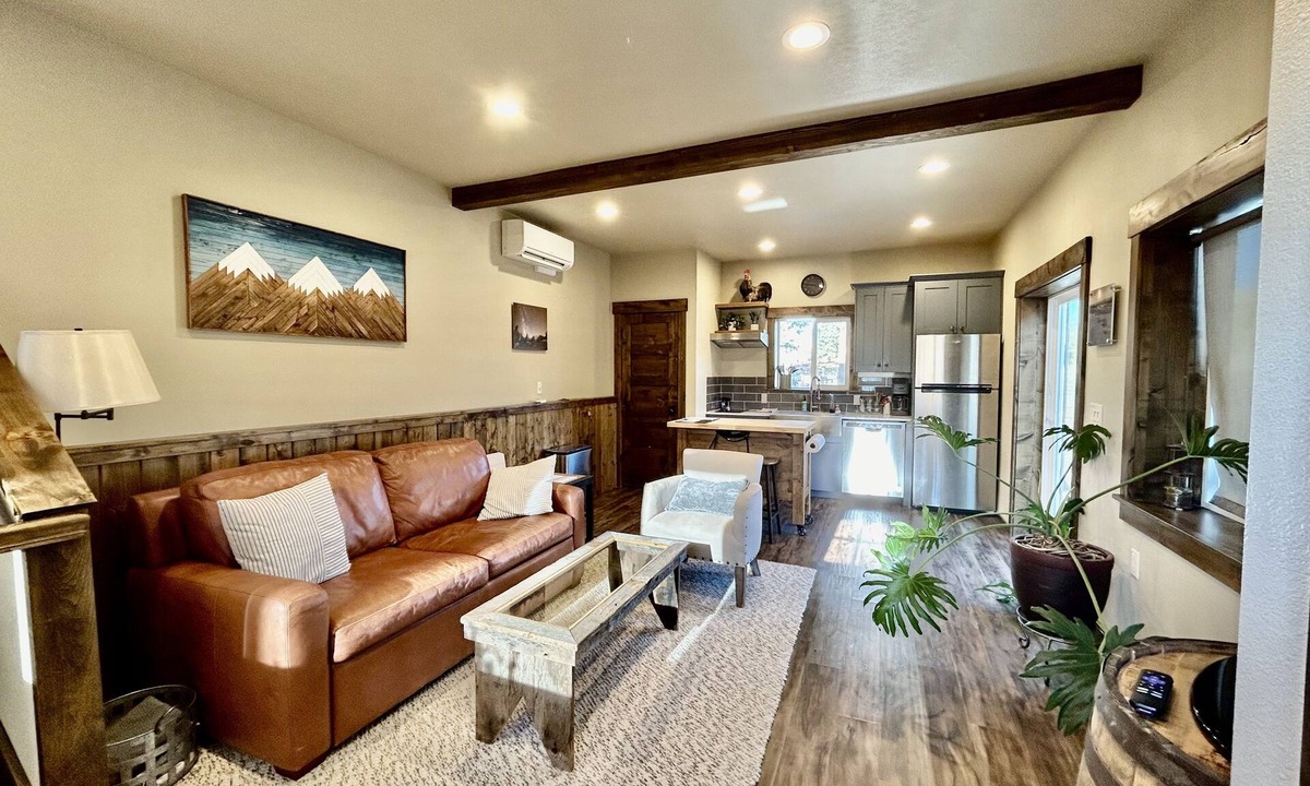 Powell Butte House | Comfortable and Quiet ADU