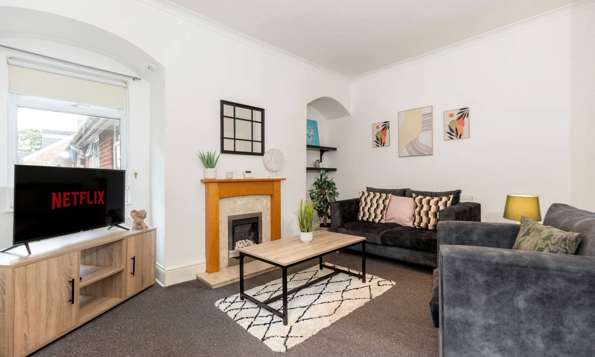 Newcastle-upon-Tyne Apartment | Comfortable and spacious home. FREE Parking.