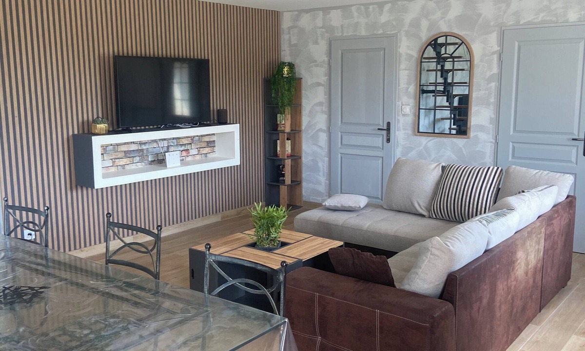 Saint-Aigulin Apartment | Comfortable apartment