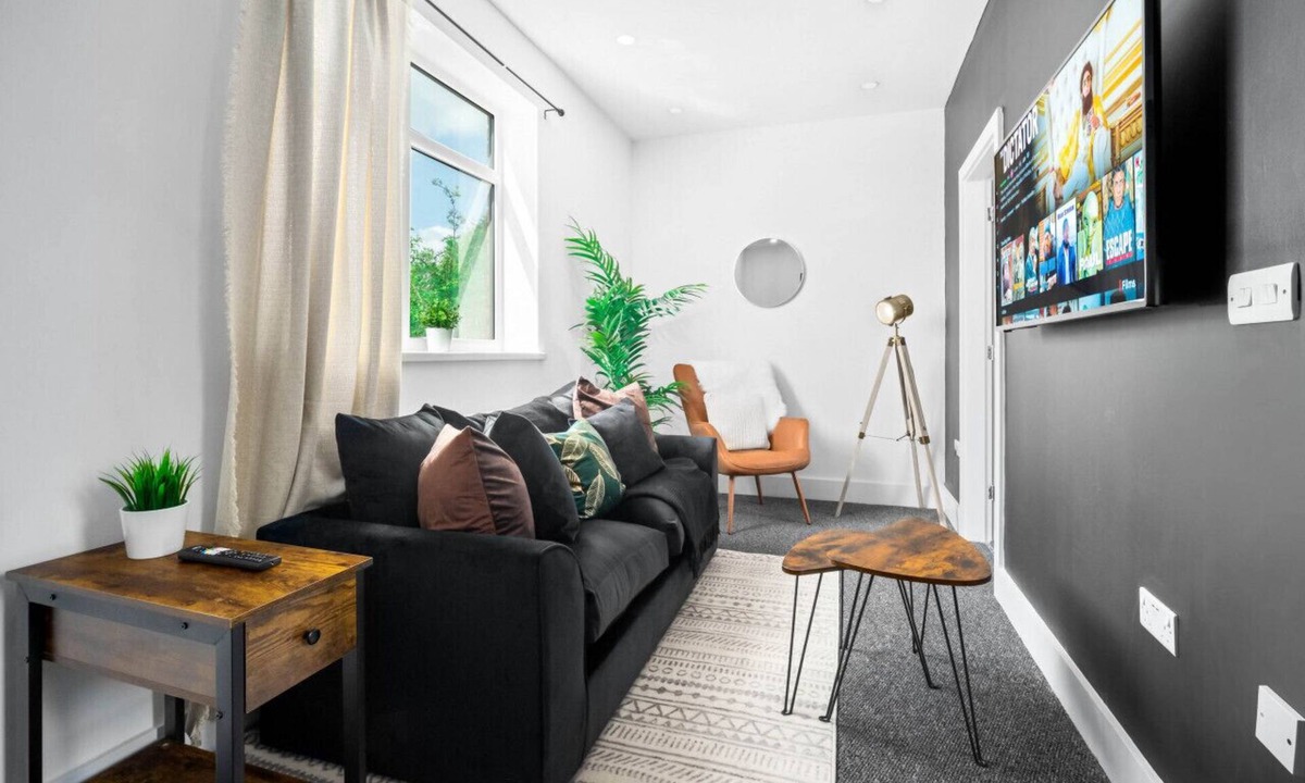 Cradley Apartment | Comfortable Apartment * Netflix & Wifi *