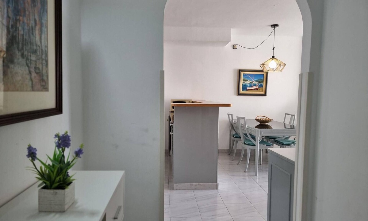 Pedrinya Apartment | Comfortable apartment with terrace, central, near the beach