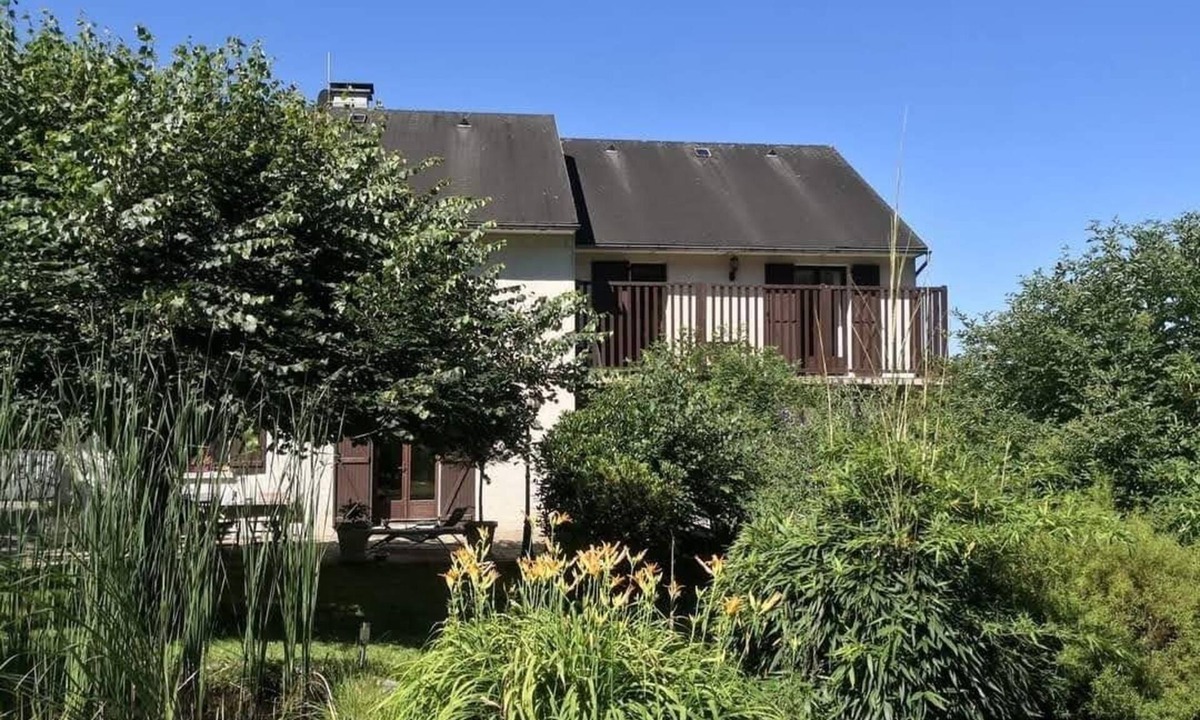 Treignac Apartment | Comfortable apartment in a haven of greenery.