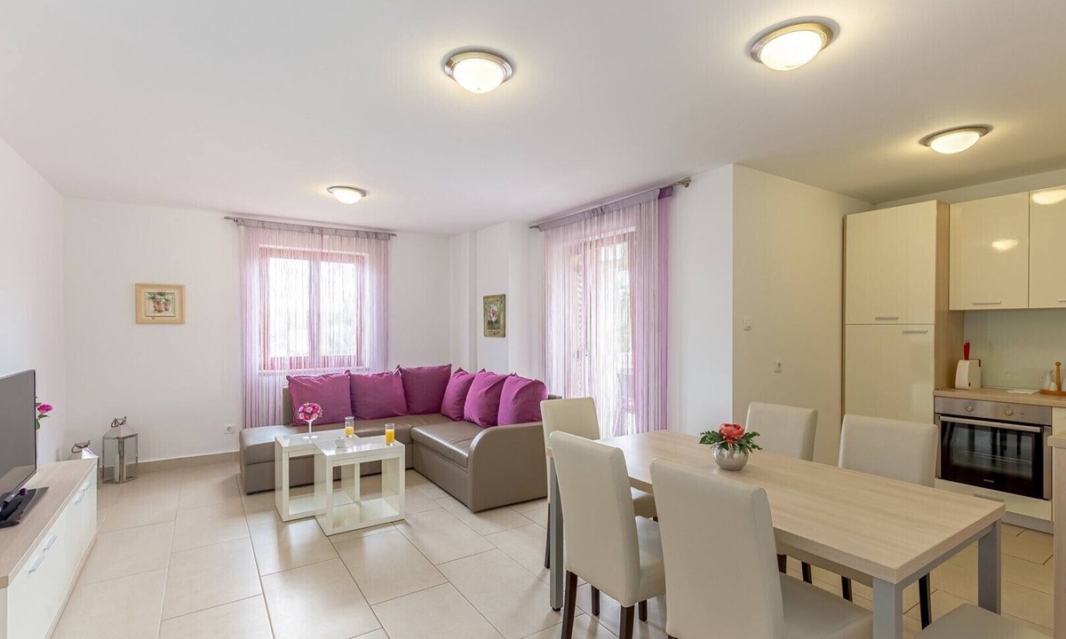 Vantacici Apartment | Comfortable Apartment Mike 5 with balcony