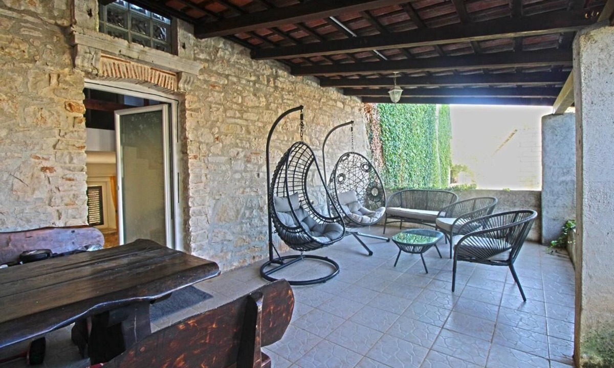 Valtura House | Comfortable apartment with pool and garden