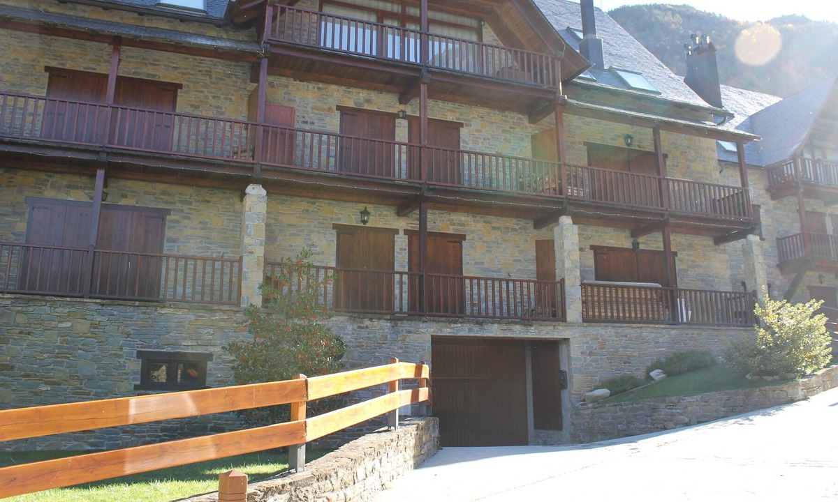 Arties Apartment | Comfortable apartment in Arties for 5 people. WIRELESS