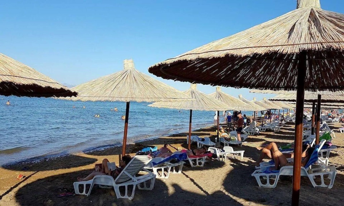 Nin House | Comfortable apartment near the sand beach