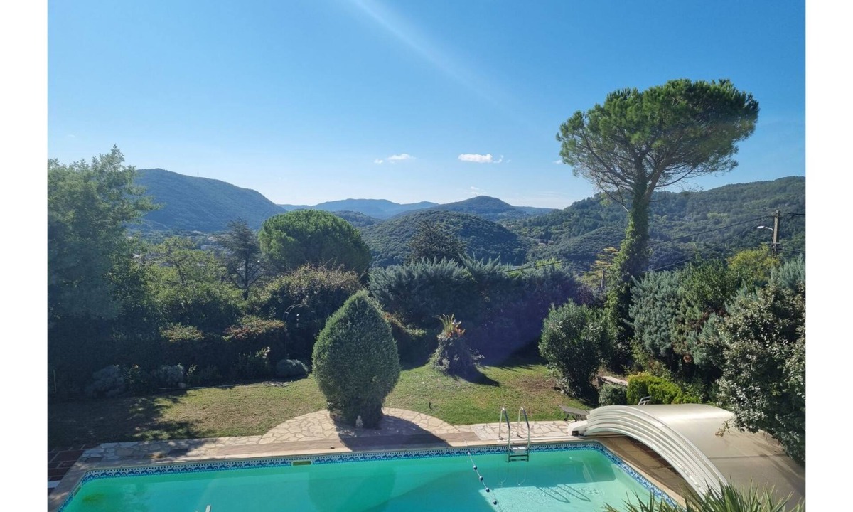 Lodeve Apartment | Comfortable apartment with swimming pool and superb view